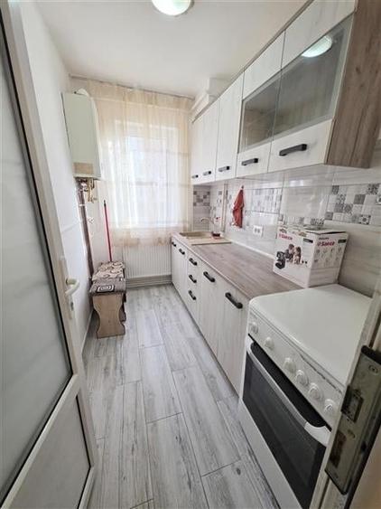 Vind apartament doua camere semidecomandat Brasov - 1