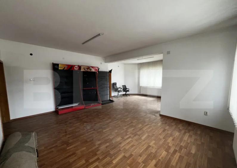 Casa de vanzare in Lazuri, ideala si pentru investitii - 11