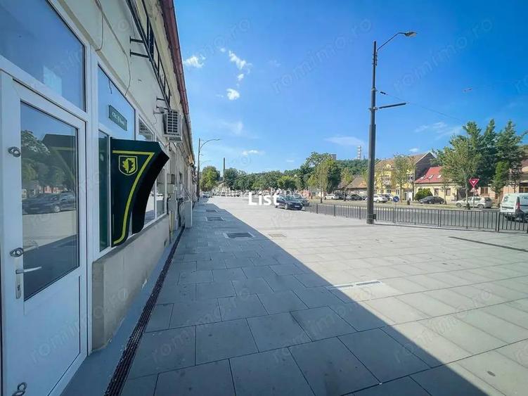 Spa?iu comercial finisat si curat in Re?i?a cu posibilitate extindere.