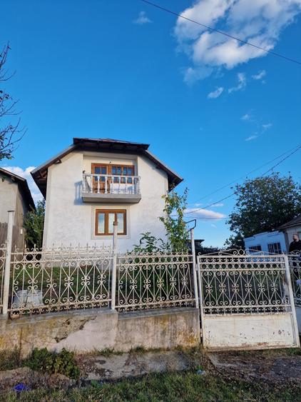 Casă cu 4 camere în Slătioarele
