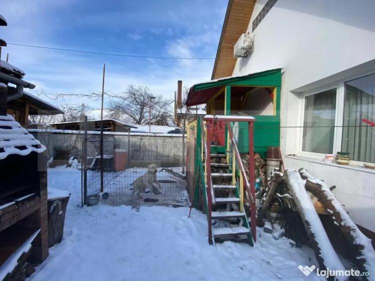 Casa de 284 mp, impartit in 3 apartamente, teren 503 mp, Gri - 10