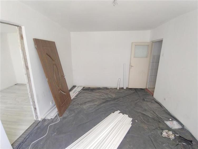 Oravita | Apt.2 Cam | Etj.1 | Zona Pompieri | Pret Negociabil - 7