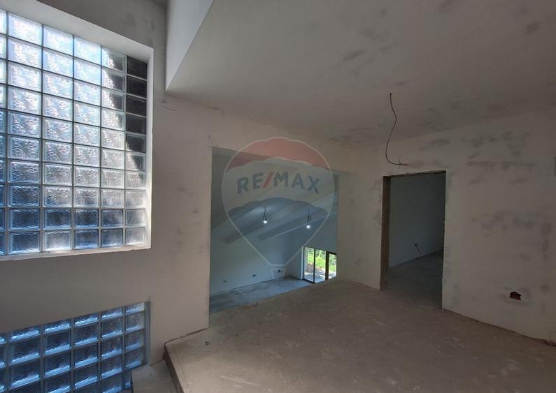 Casa / Vila la gri aproape gata sa devina acasa ! - 9