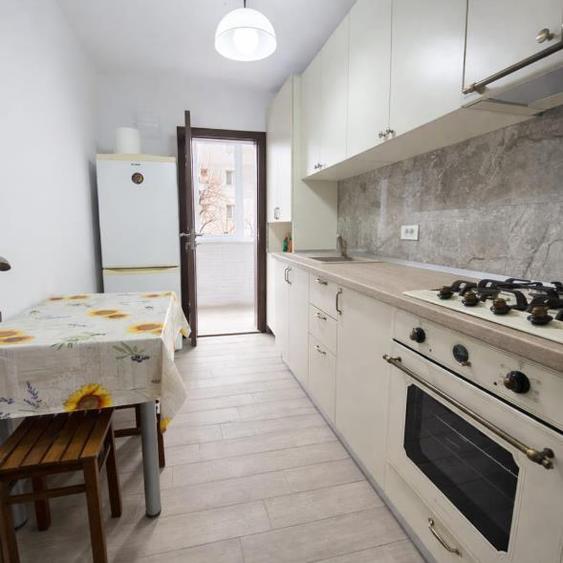 Inchiriere apartament 3 camere decomandat etajul 1 ,Florilor - 1