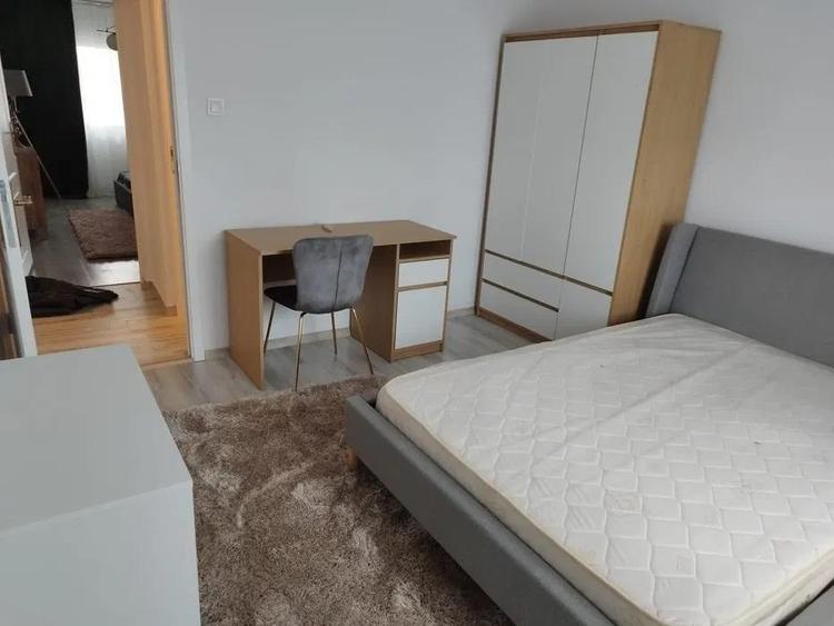 Gara - Bloc dupa 80 - 2 camere decomandat - 2