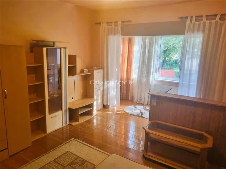 Apartament 2 camere decomandat, etaj 1. Zona Tractorul (Piata)