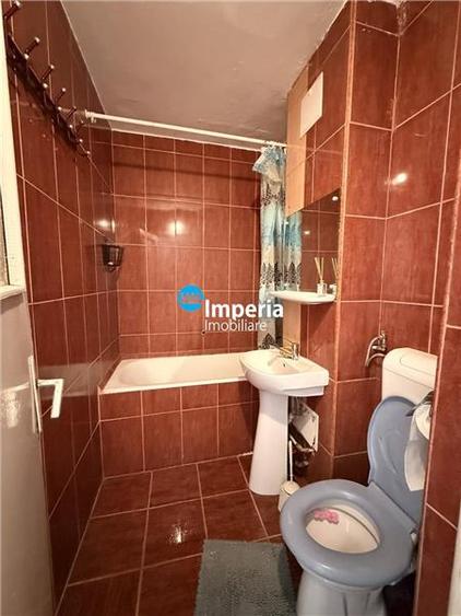 Inchiriez apartament 2 camere, semi - decomandat, zona Alexandru cel Bun - 4