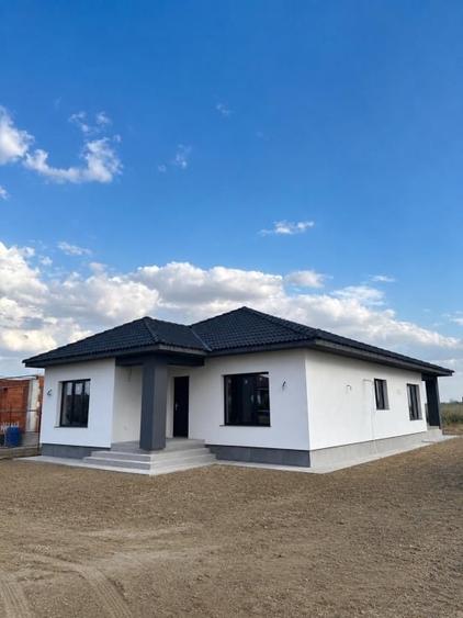 Casă individuală cu 3 camere cu Teren 505 Mp în Borș