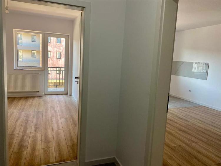 Apartament cu 2 camere decomandat în Tractorul