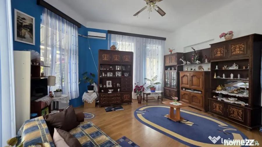 Apartament cu 5 camere decomandat în Armeneasca