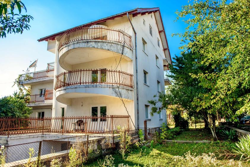 Casă individuală cu 12 camere cu Canalizare în Mușcel