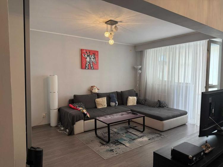 Apartament cu 3 camere decomandat în Lujerului