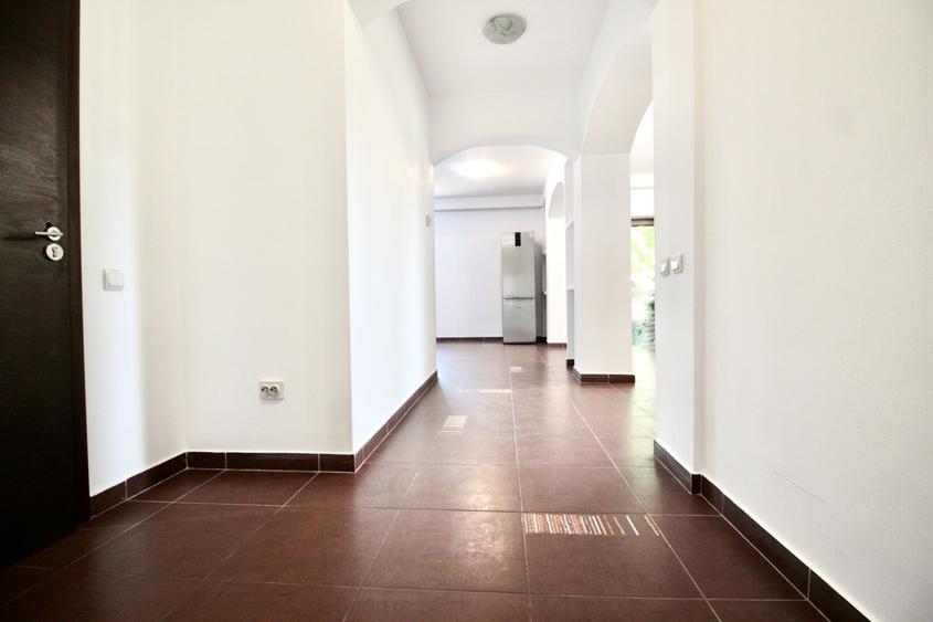Apartament cu 4 camere decomandat, mobilat în Prelungirea Ghencea