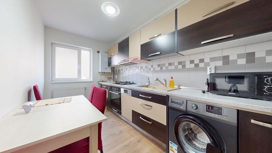 Apartament cu 2 camere decomandat, mobilat în Tractorul