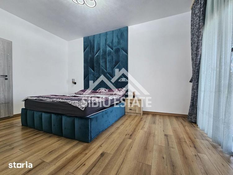Casă cu 5 camere cu Teren 670 Mp în Roșia