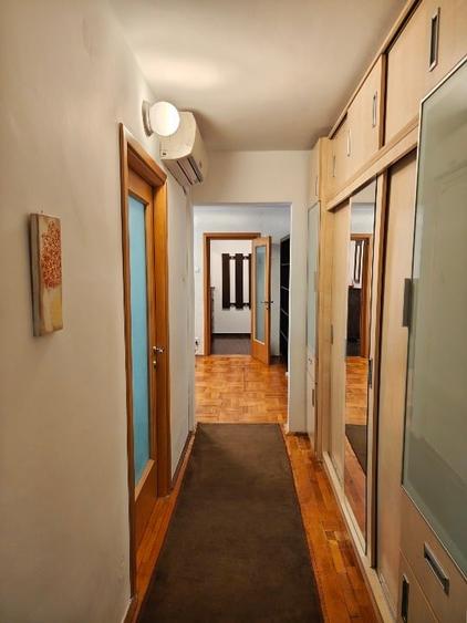Apartament cu 3 camere semidecomandat, mobilat în Titan