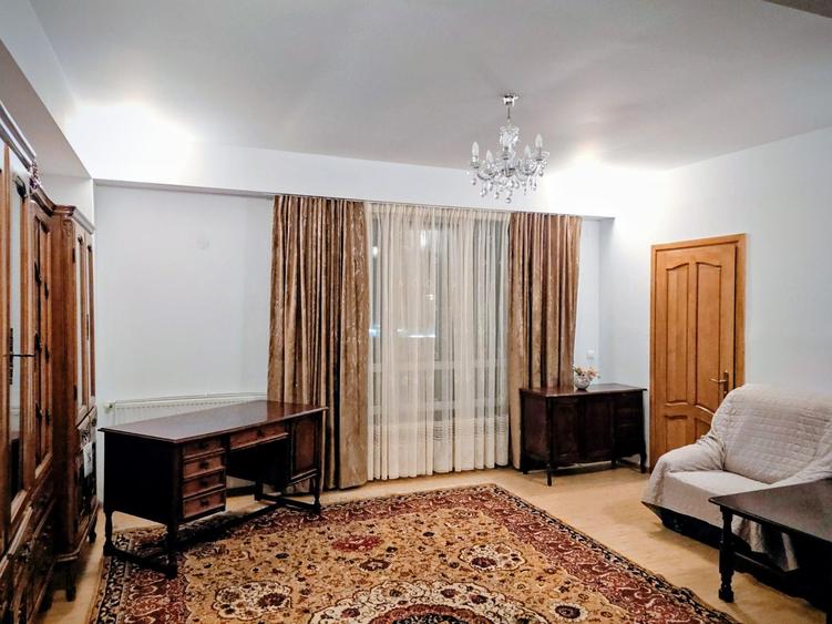 Apartament cu 3 camere decomandat în Liteni