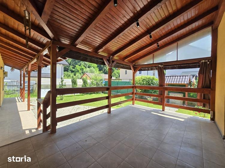 Casă cu 6 camere cu Teren 700 Mp în Tăuți