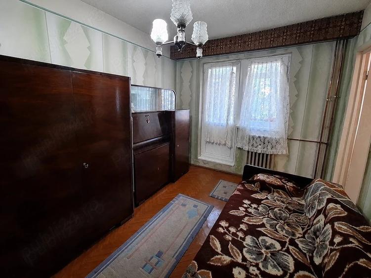 Apartament cu 3 camere semidecomandat în Circumvalațiunii
