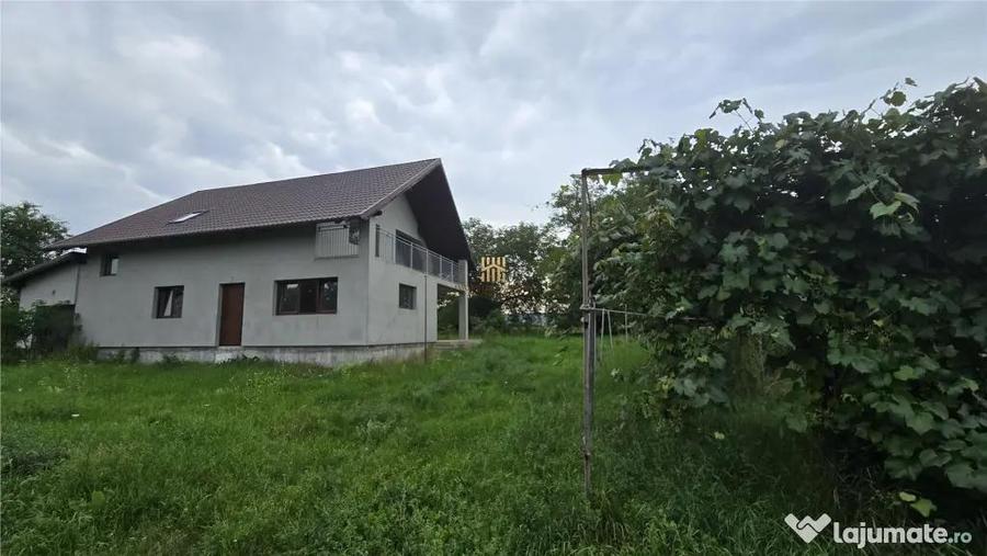 Casă cu 5 camere cu Teren 1483 Mp în Mitocu Dragomirnei