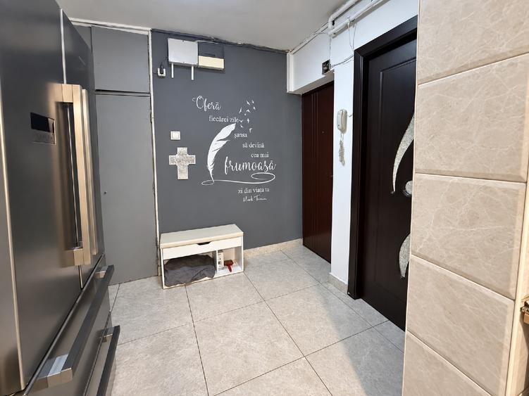 Apartament cu 4 camere, mobilat în Sebastian