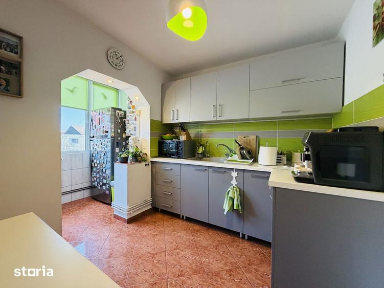 Apartament cu 3 camere decomandat, mobilat în Soarelui
