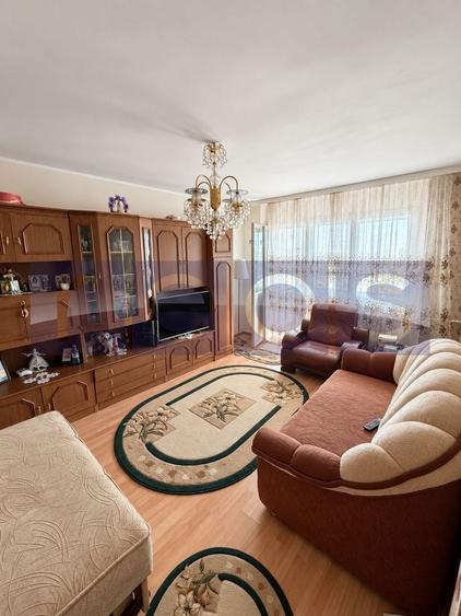 Apartament cu 3 camere decomandat, mobilat în Tei