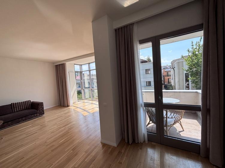 Apartament cu 4 camere decomandat, mobilat în Dorobanți