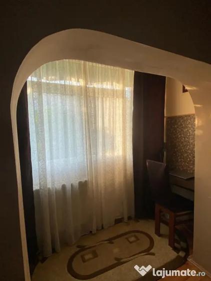 Apartament cu 3 camere decomandat în 1 Mai