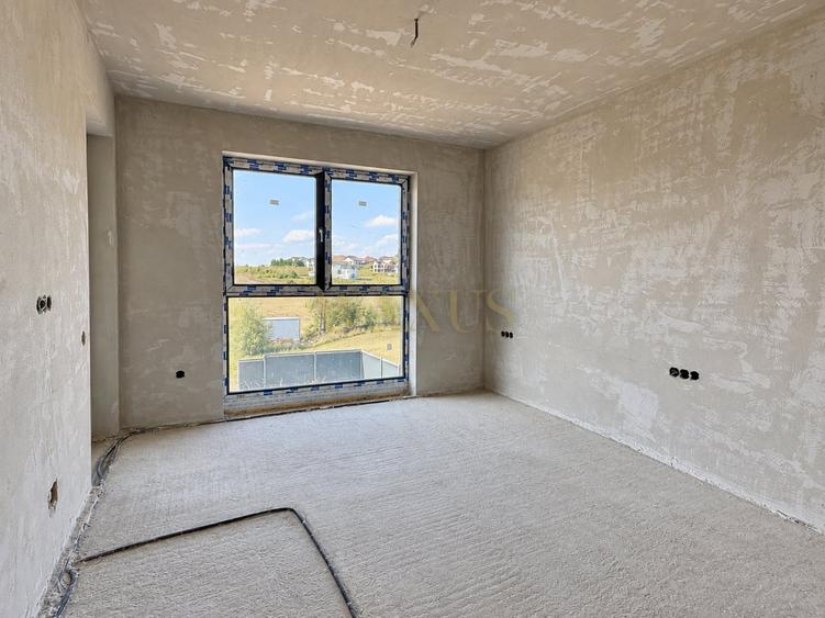 Duplex cu 6 camere cu Canalizare în Chinteni