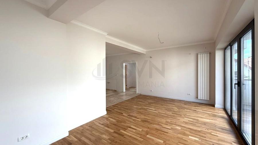 Apartament cu 3 camere semidecomandat în Tei