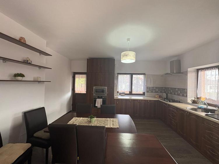 Casă individuală cu 3 camere cu Canalizare în Periferie