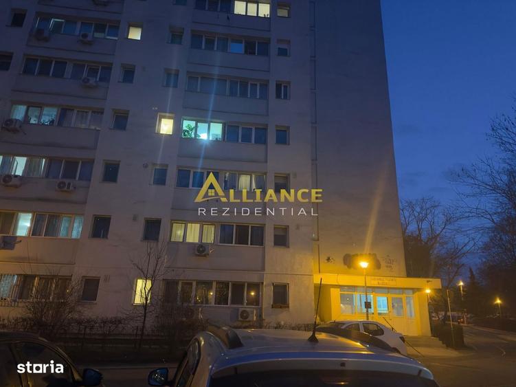Garsonieră decomandată în Titan