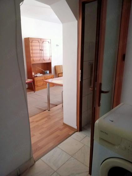 Apartament cu 3 camere semidecomandat în Sud