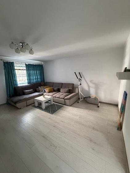 Apartament cu 2 camere decomandat în Uiasca