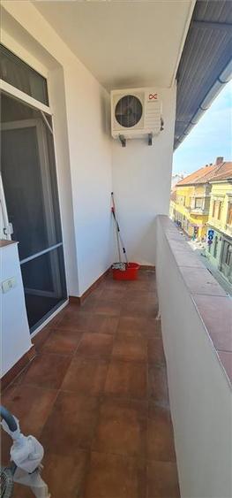 Ap. 2 camere, et.3, la bloc, 82mp, central -Piata Catedralei - 11
