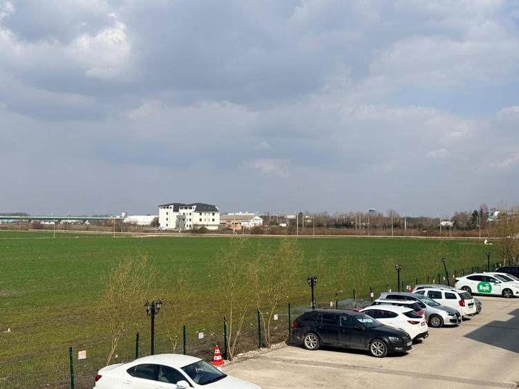 Teren de inchiriat 9810mp, situat la strada asfaltata  Marin Preda - 4