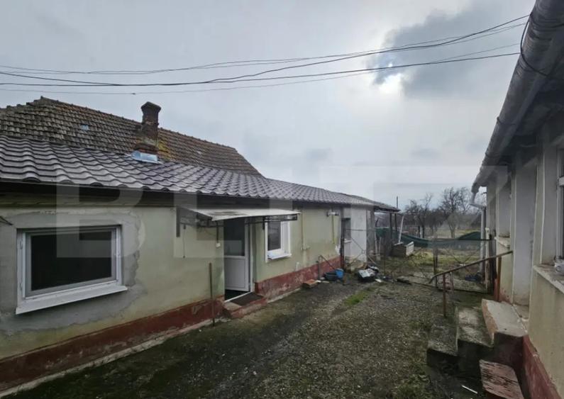 Casa cu 4 camere, teren 544 mp, 2 fronturi stradale asfalta - 1