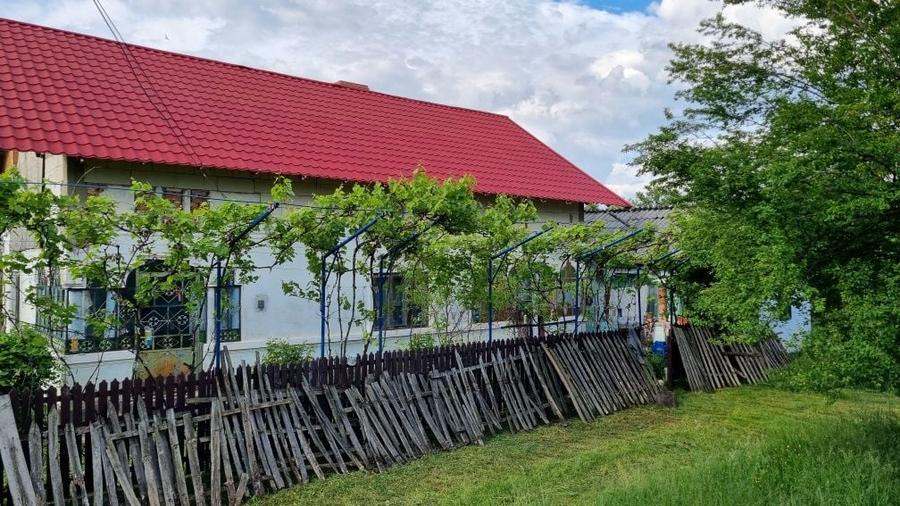 Casa batraneasca din caramida - 1