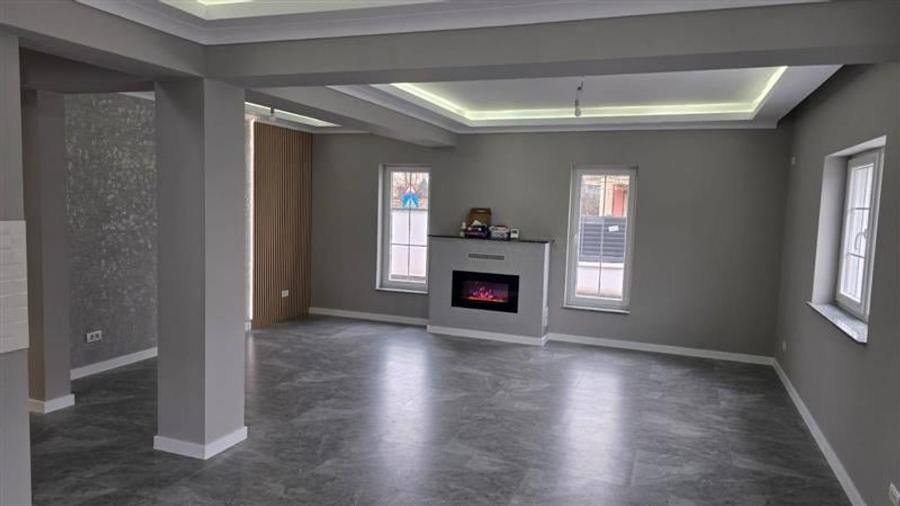 Casa / Vila 178 mp - Bragadiru  /  Cartier Independentei - 1