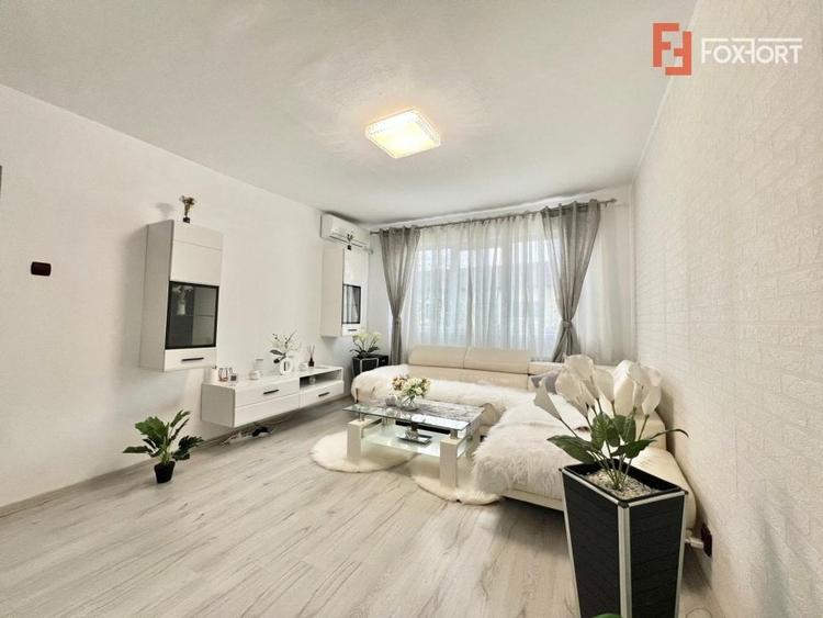 Apartament cu 3 camere, etaj 4 de vanzare, zona Spitalul Judetean - 2