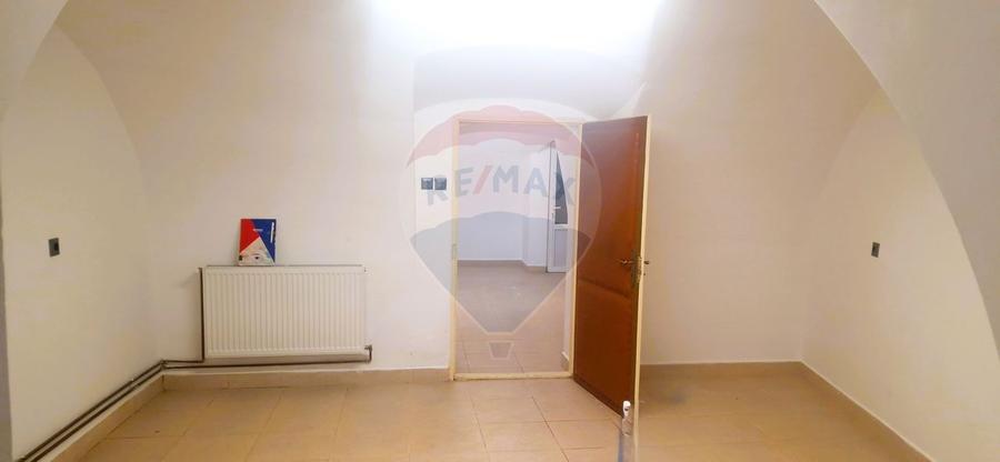 Spatiu ultracentral versatil - activitati comerciale sau depozit - 4