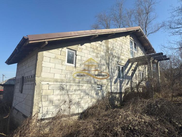 Casă P+M la roșu + teren 1.239 mp – Sărata (Bacău) – 74.900 € - 1