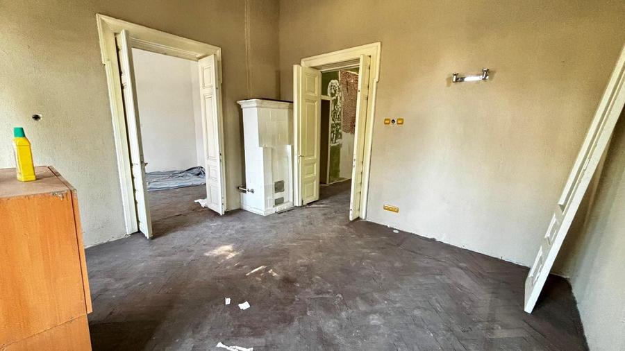 Casă individuală cu 5 camere cu Canalizare în Central