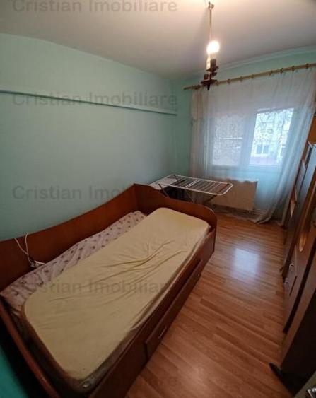 Apartament 3 camere, zona Buzaului etaj 2,stradal - 5
