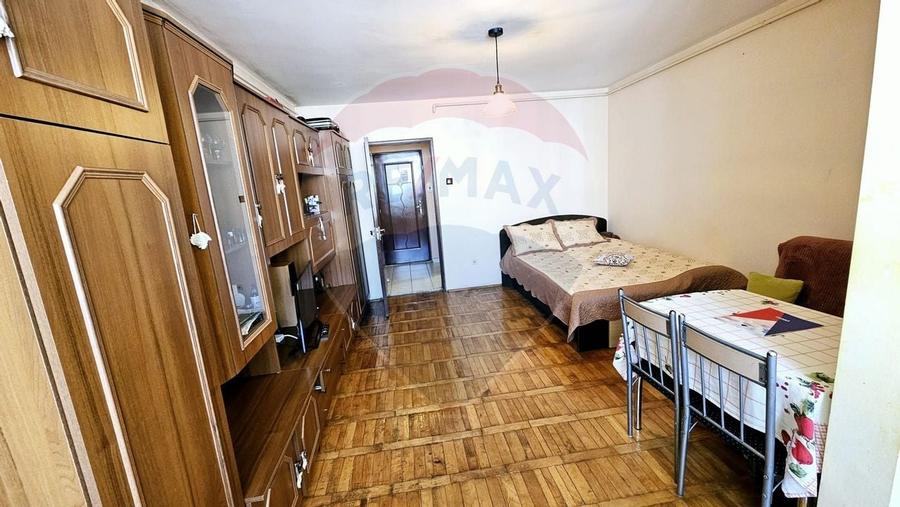 GARSONIERA  decomandata, cu priveliste  - DE VANZARE- BV/  str Traian! - 2