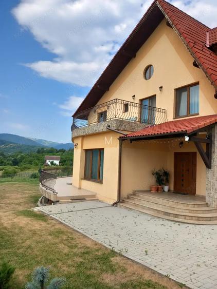 Vila in zona spectaculara de munte