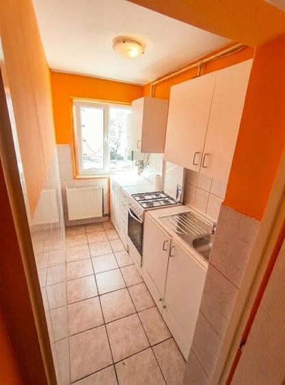 De vanzare apartament 2 camere - zona Apaserv Carei - Etajul 2 - 4