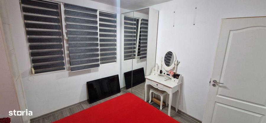 Apartament cu 3 camere decomandat în Valea Oltului