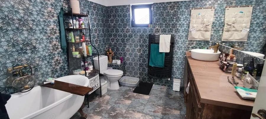 Casa moderna, 3 dormitoare, 164 mp, zona lini?tita din comuna 1 Decembrie - 1